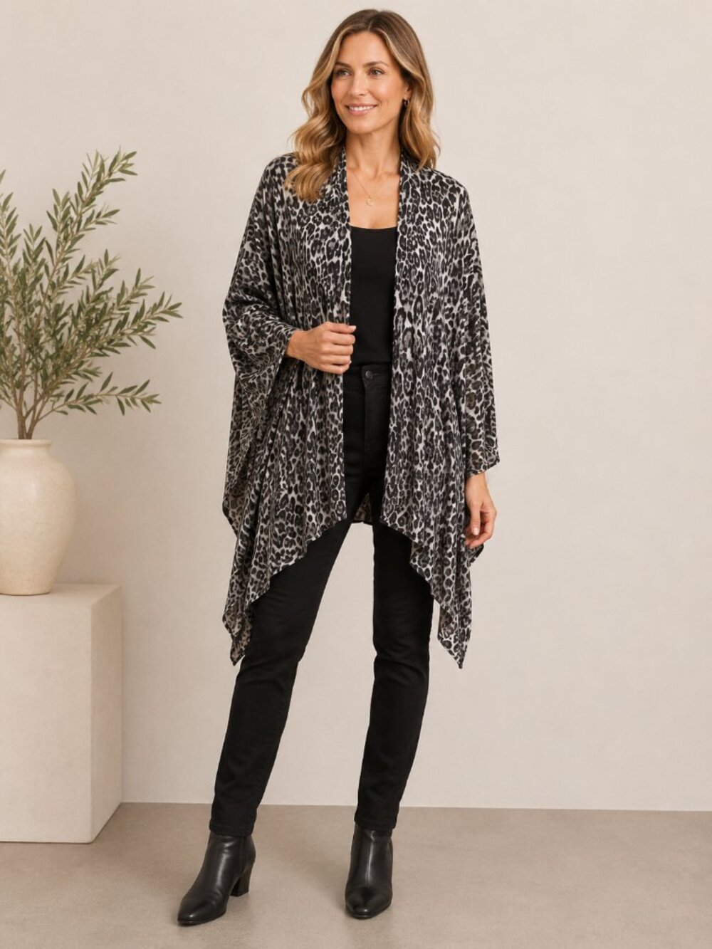 NWT Neli Hamilton Knits Animal Print Hacci Wrap Sz. OS